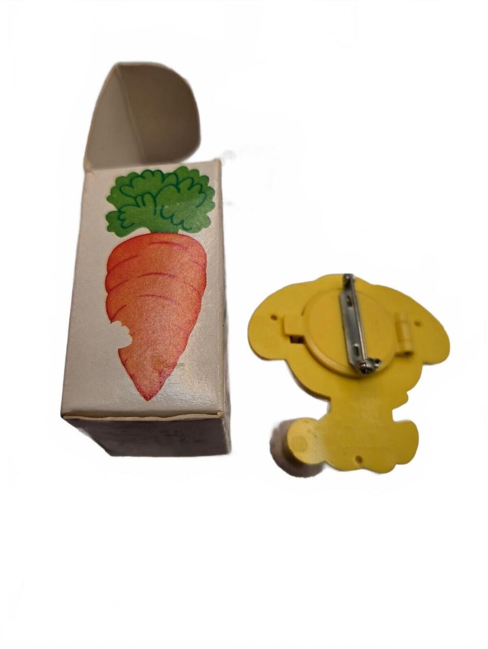Avon Cottontail Pin Pal Fragrance Glacé Vintage 1976 in original box